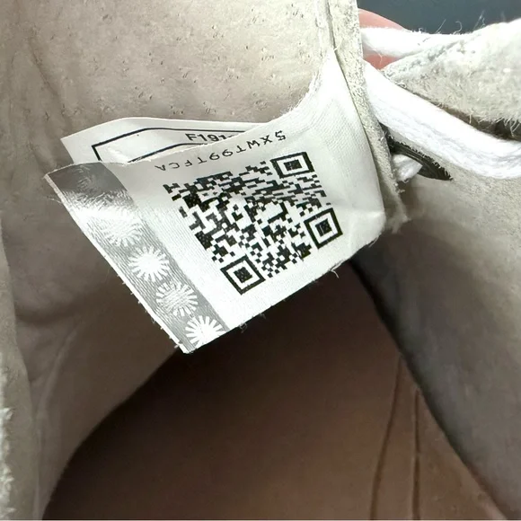 NEW UGG White Leather Lace Up Sneakers